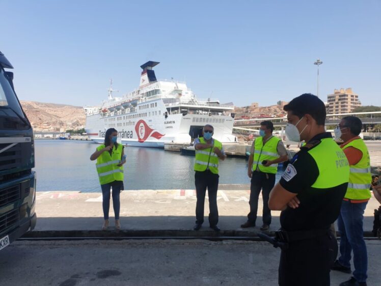 Puerto de Almería suministra GNL