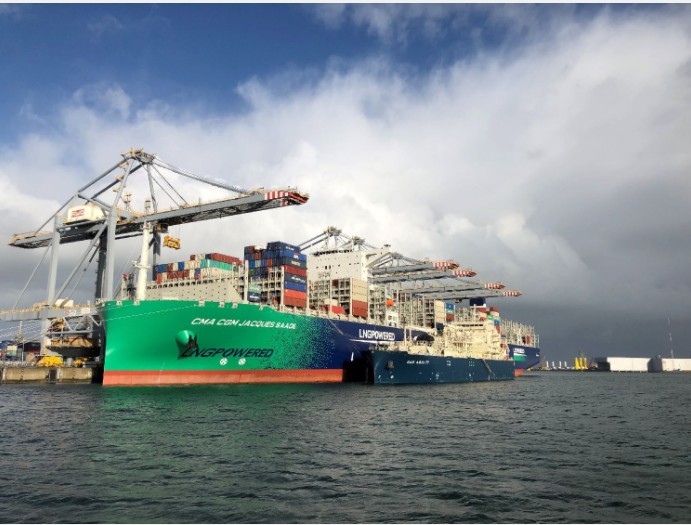Puerto de Rotterdam Gas Agilty y CMA CGM Jacques Saade