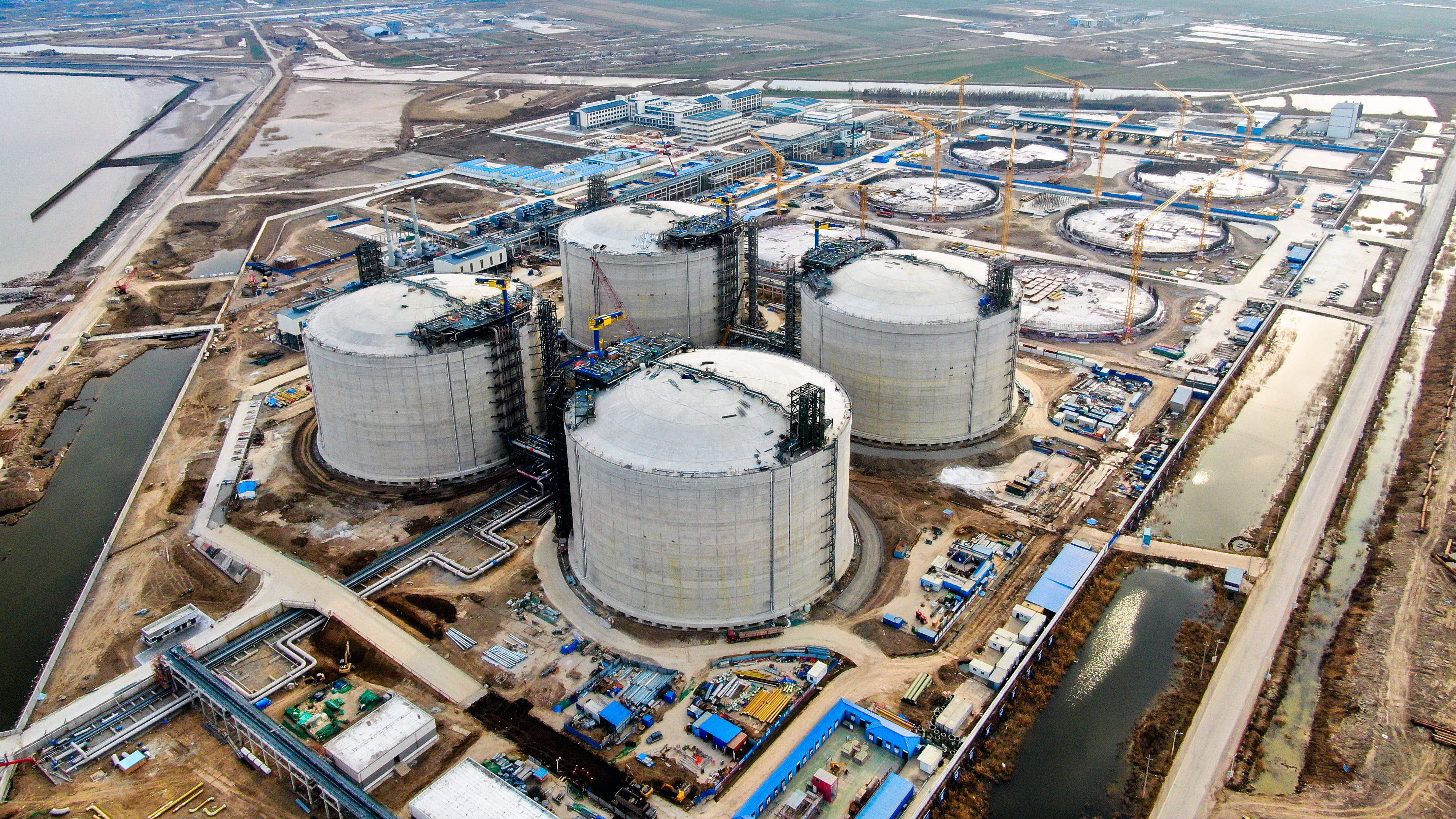 Una vista del proyecto de la terminal de GNL de Yancheng (o terminal de GNL de Binhai) en la ciudad de Yancheng, en la provincia oriental china de Jiangsu. /CMG. cortesía CGTN.
