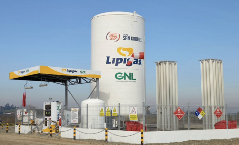 la estación de servicio suministrará GNL de manera continua a 35 camiones de ruta que Cervecería AB InBev -en alianza con Transportes San Gabriel- incorporará a su flota de abastecimiento troncal, la primera en su tipo en Sudamérica.