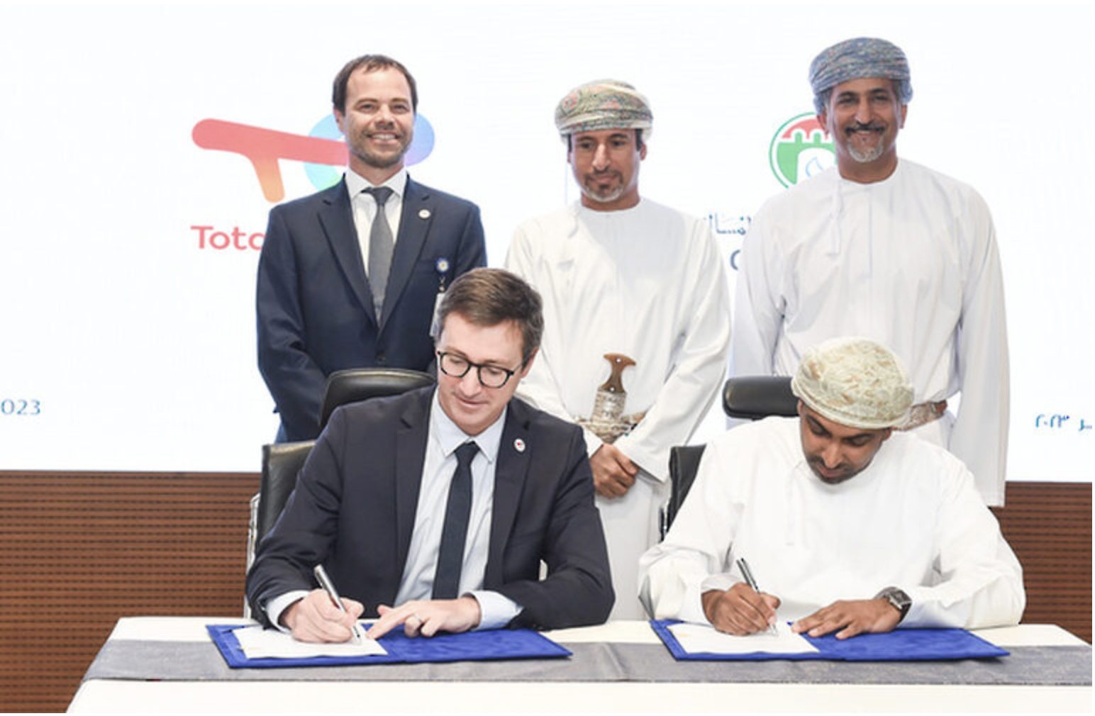 Oman LNG firmó este miércoles dos acuerdos de hoja de términos vinculantes con PTT Global LNG de Tailandia y el gigante energético francés TotalEnergies para suministrar un total de 1,6 millones de toneladas métricas por año de gas natural licuado (GNL) a partir de 2025.