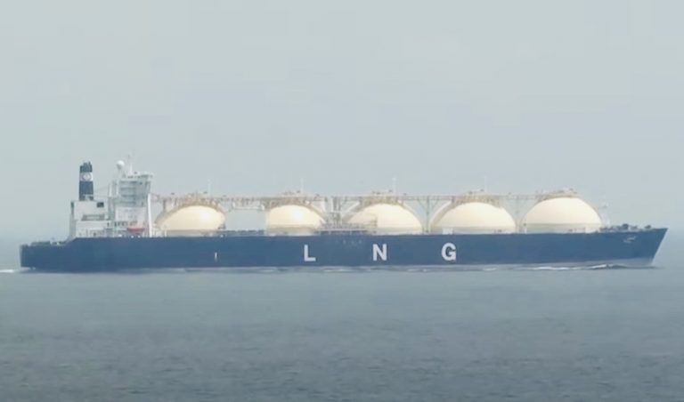Buque IHS, primera entrega a la terminal de RWE