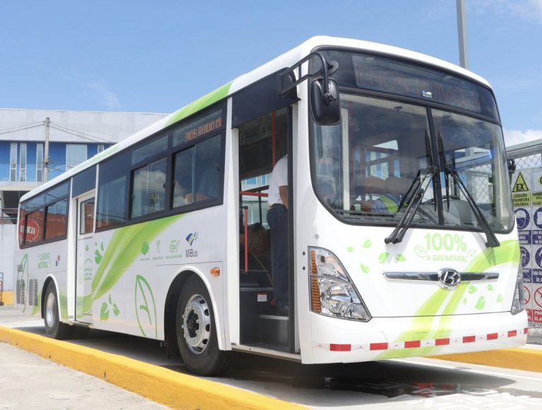 Transporte Masivo de Panamá junto a Colon LNG Marketing iniciarán un plan piloto por 6 meses con 2 buses a GNV