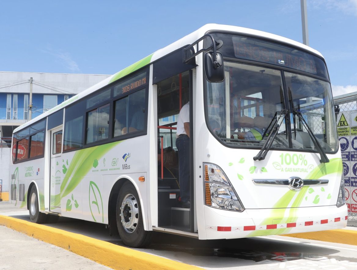 Transporte Masivo de Panamá junto a Colon LNG Marketing iniciarán un plan piloto por 6 meses con 2 buses a GNV