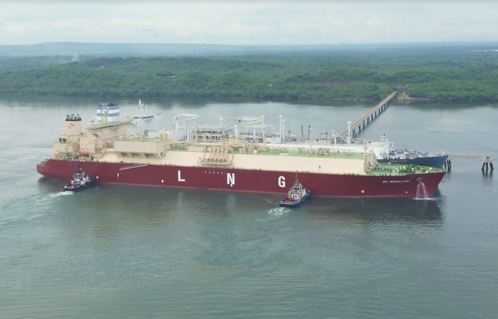 Terminal SPEC LNG recibe GNL adquirido por principales térmicas de Colombia para afrontar el fenómeno de El Niño