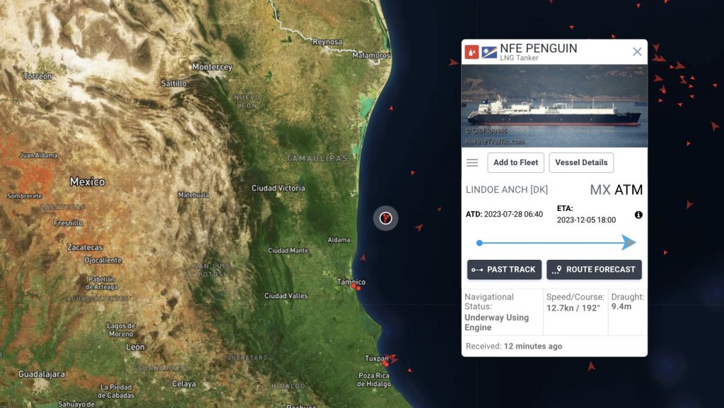 Buque que completará la primera planta flotante de GNL de New Fortress Energy llega a México