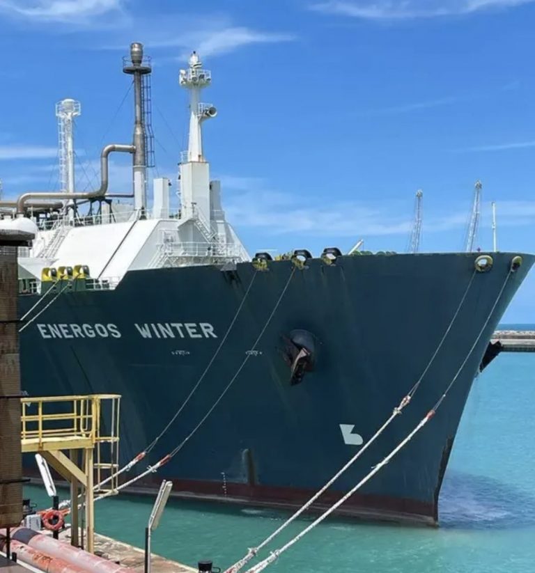 La FSRU Energos Winter llega a la Bahía de Babytonga para servir a la terminal Gás Sul en Brasil