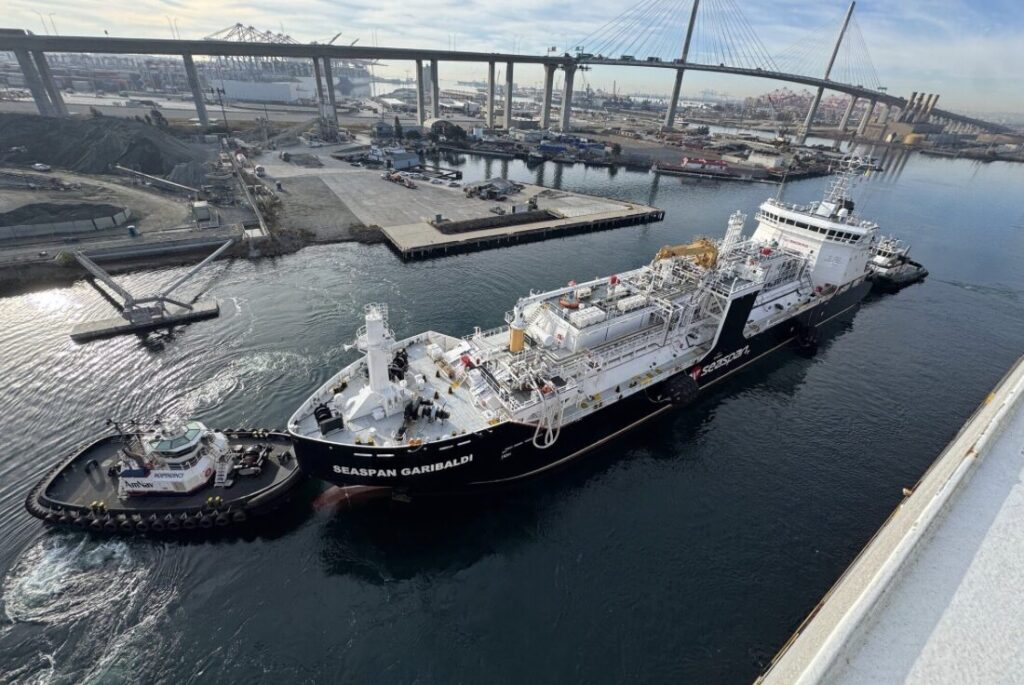 Seaspan Energy celebra su primera transferencia de GNL de barco a barco