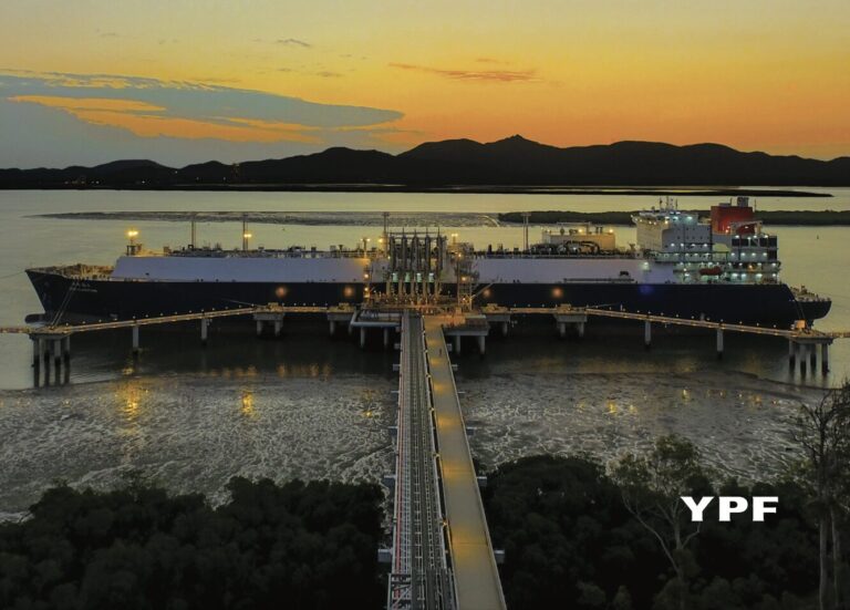 YPF y Shell firman acuerdo para desarrollo de proyecto de GNL de Argentina