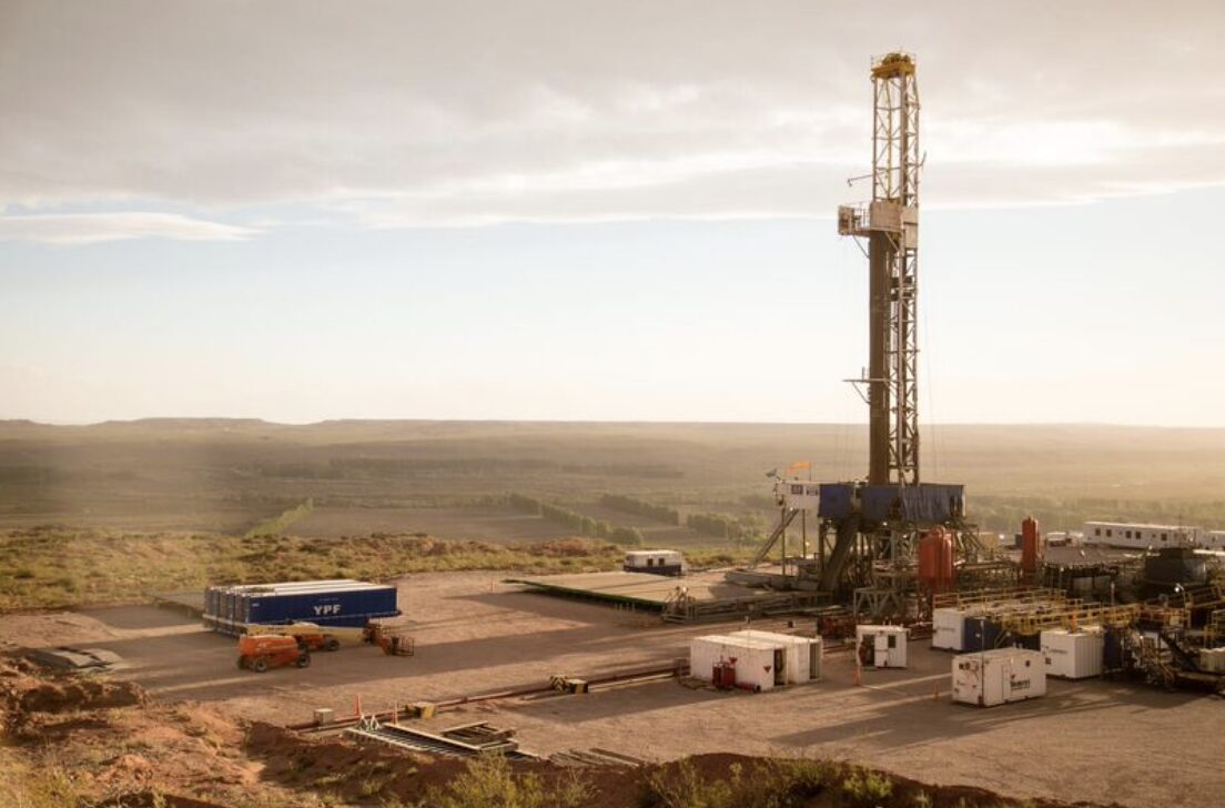 YPF anuncia adquisición del 100% de las participaciones de ExxonMobil y Qatar Energy en el bloque Sierra Chata