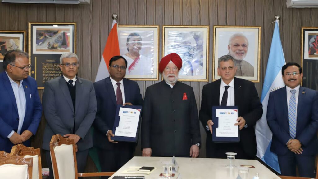 YPF firma acuerdo estratégico de exportación de GNL con empresas en la India