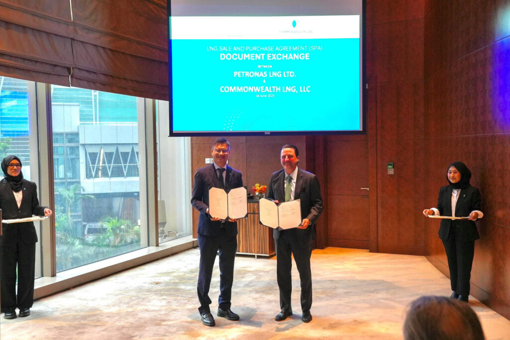 PETRONAS y Commonwealth LNG firman acuerdo de 20 años para el suministro de GNL