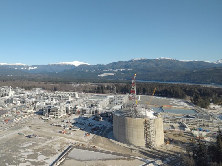 LNG Canada produce su primer GNL para exportación