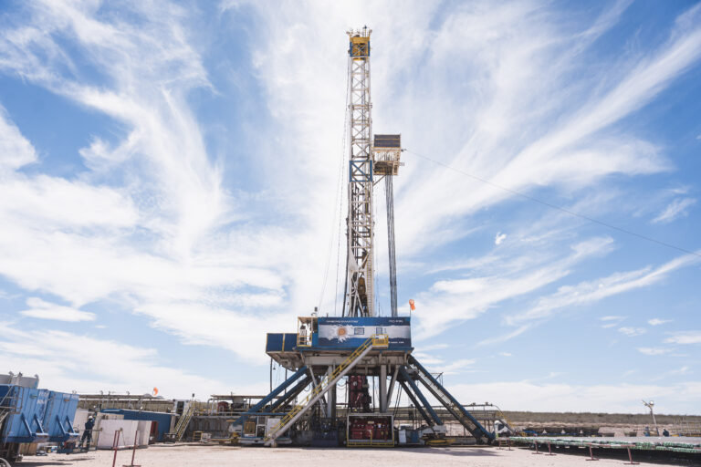 YPF incorpora a Eni y XRG para desarrollar el segmento upstream del proyecto Argentina LNG